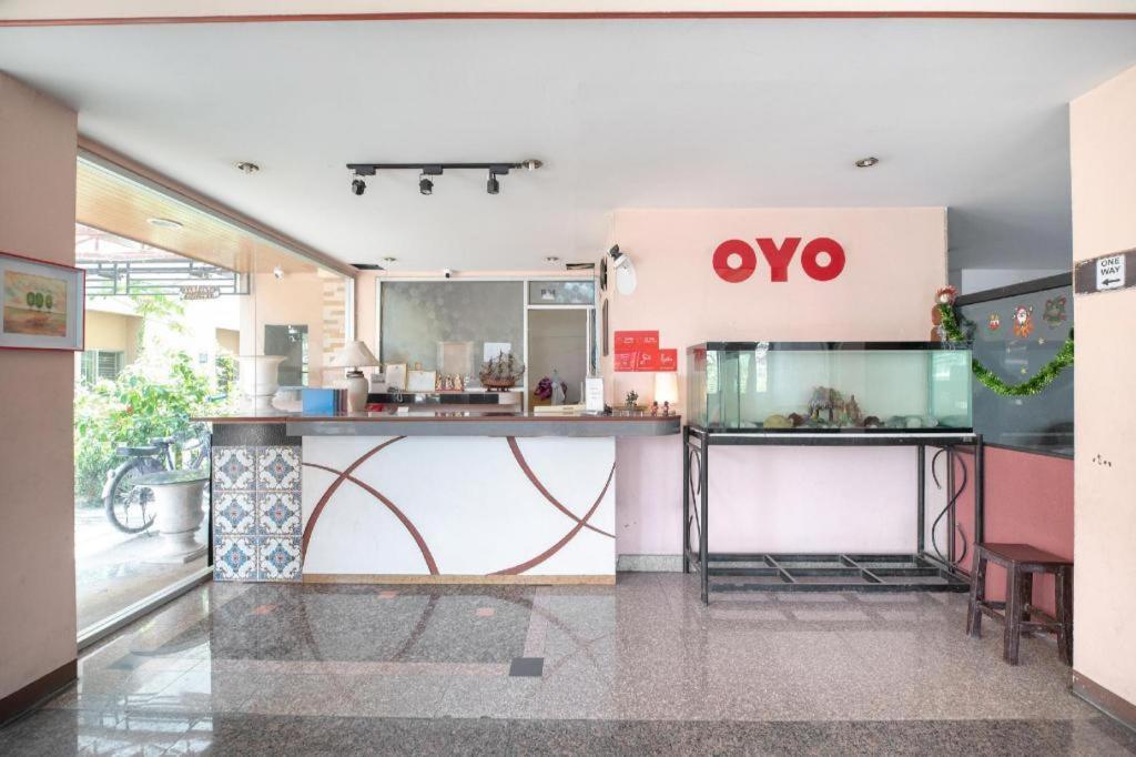 Oyo 519 B Min Airport Hotell Bangkok Exteriör bild