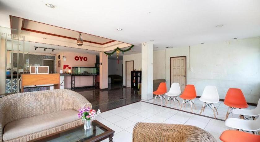 Oyo 519 B Min Airport Hotell Bangkok Exteriör bild